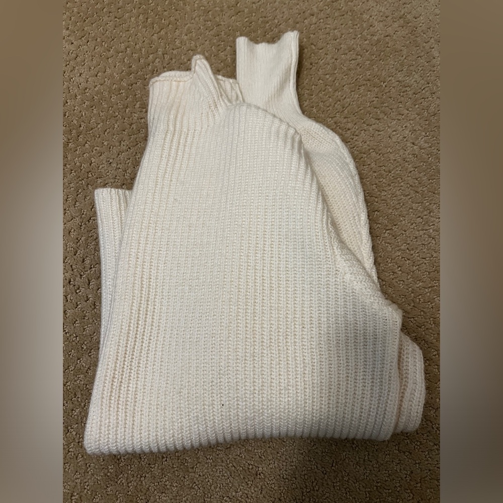 Sweater - Picture 2 of 6